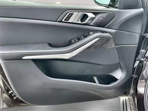 Used 2022 BMW X5 xDrive40i w/ Premium Package image 17