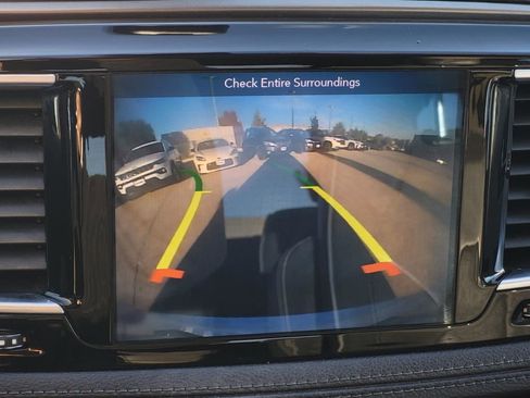 Used 2018 Chrysler Pacifica Limited image 28