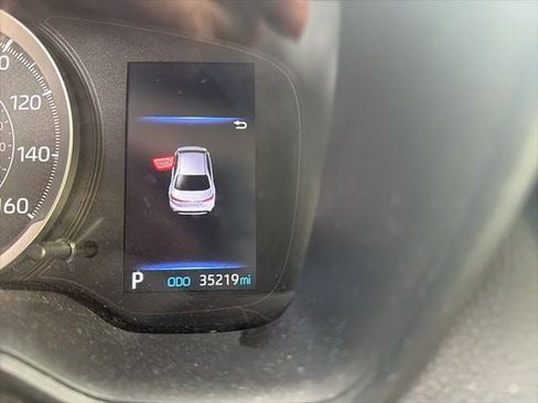 Used 2022 Toyota Corolla LE image 5