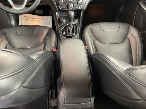 Used 2019 Jeep Cherokee Limited AWD/4WD image 22