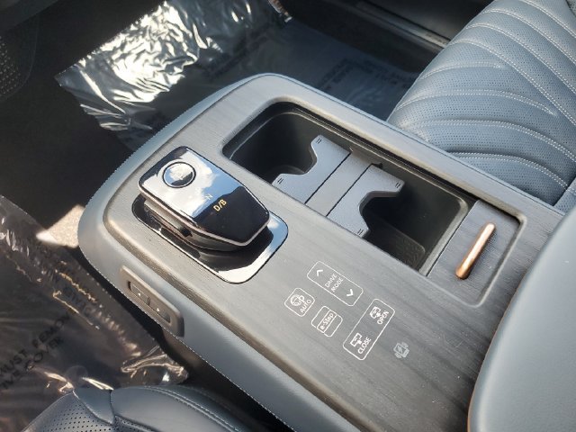 Used 2023 Nissan Ariya AWD/4WD image 23