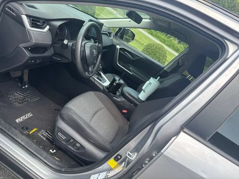 Used 2020 Toyota RAV4 XLE AWD/4WD image 12