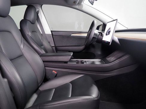 Used 2024 Tesla Model Y Long Range image 16