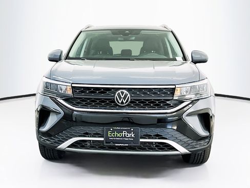 Used 2023 Volkswagen Taos SE w/ Panoramic Sunroof Package AWD/4WD image 2