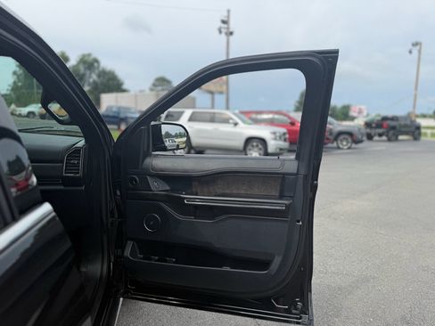 Used 2020 Ford Expedition Max Limited RWD image 28