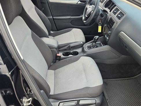 Used 2017 Volkswagen Jetta S image 16