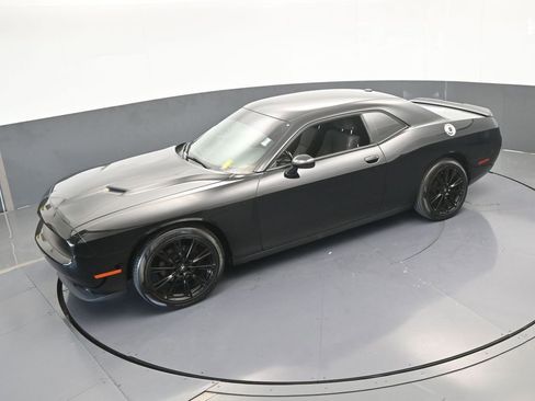 Used 2019 Dodge Challenger SXT image 45