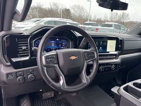 Used 2022 Chevrolet Silverado 1500 LT image 11