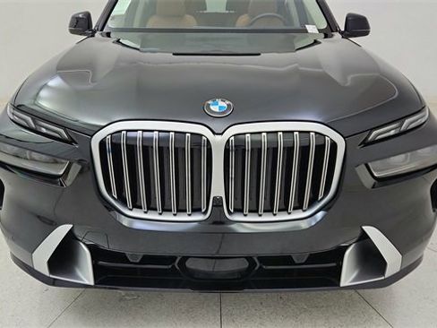 Used 2025 BMW X7 xDrive40i w/ Executive Package image 8