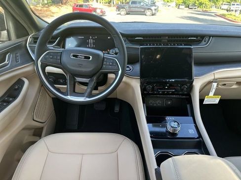 New 2025 Jeep Grand Cherokee Limited w/ Black Appearance Package image 21