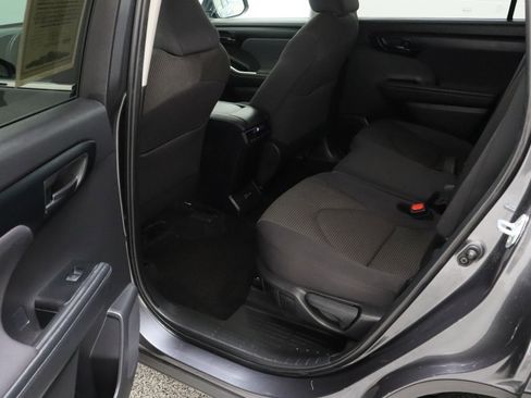 Used 2025 Toyota Highlander LE image 27
