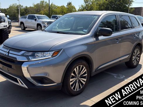 Used 2020 Mitsubishi Outlander ES FWD image 1