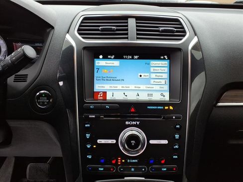 Used 2018 Ford Explorer Limited w/ Ford Safe & Smart Package image 22