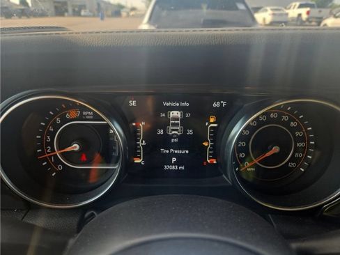 Used 2023 Jeep Wrangler Unlimited Sahara AWD/4WD image 3