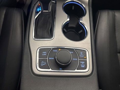 Used 2018 Jeep Grand Cherokee Overland AWD/4WD image 18