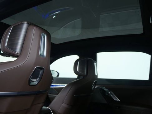 Certified 2023 BMW 760i xDrive w/ Executive Package image 19