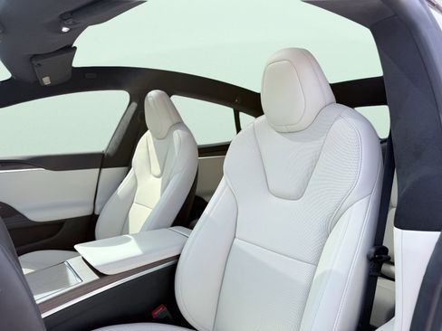 Used 2025 Tesla Model S image 28