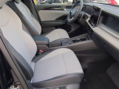 New 2026 Volkswagen Tiguan SE R-Line image 20