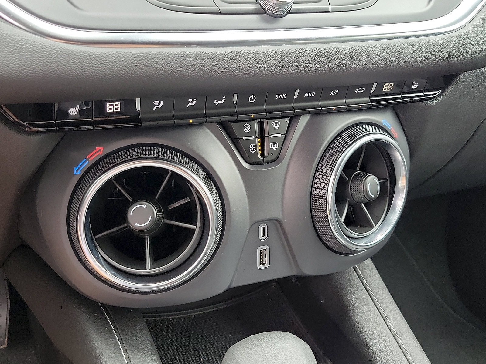 Used 2025 Chevrolet Blazer LT FWD image 17