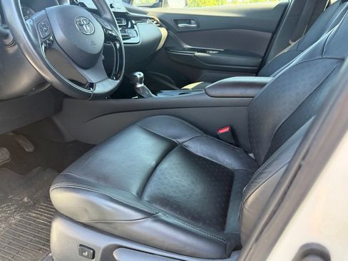 Used 2019 Toyota C-HR Limited FWD image 11
