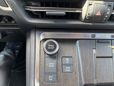 Used 2025 Lexus GX 550 AWD/4WD image 20