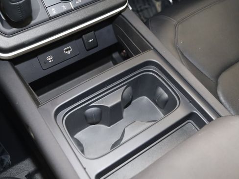 Used 2023 Land Rover Defender 110 S image 36