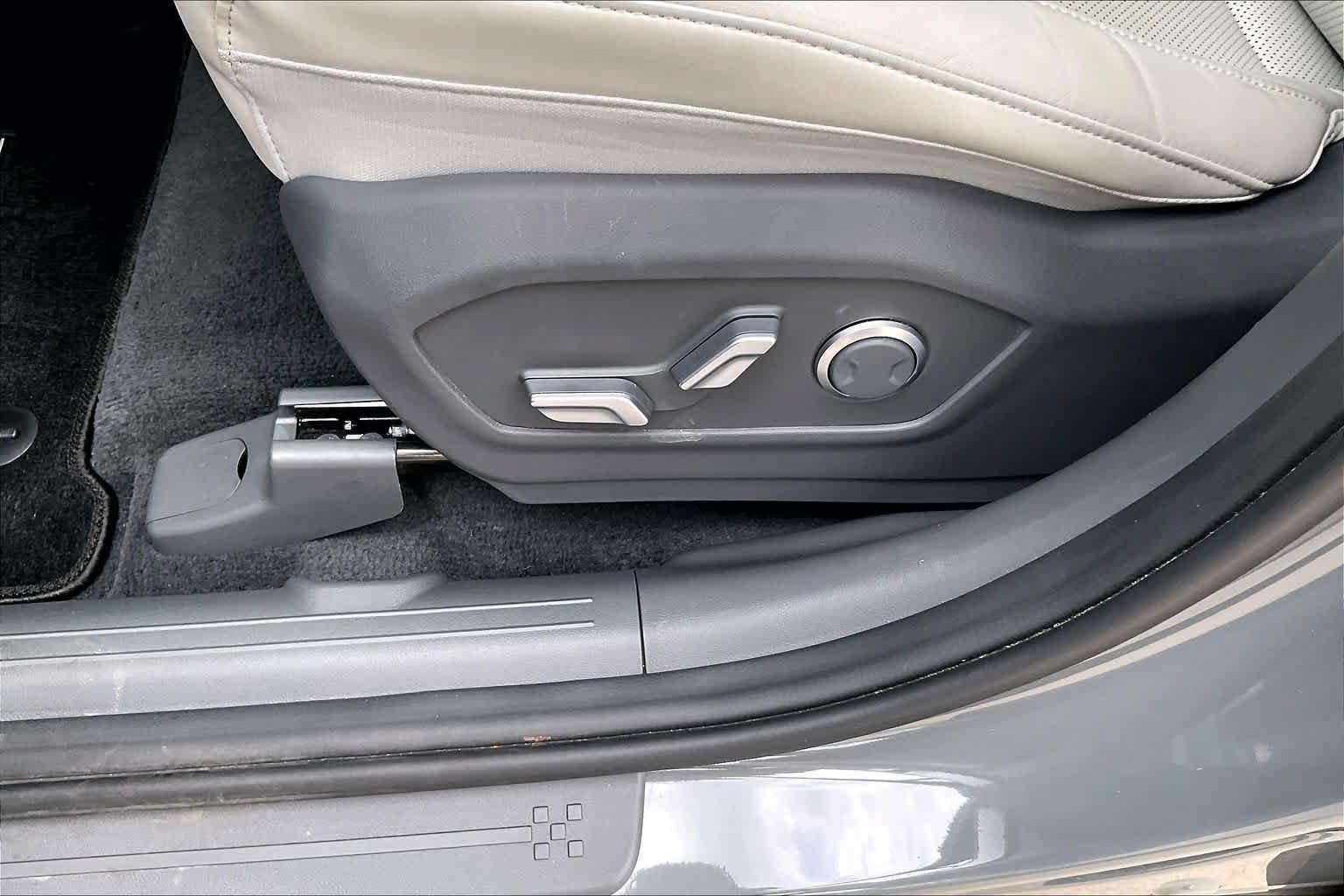Used 2025 Hyundai Santa Fe SEL AWD/4WD image 30
