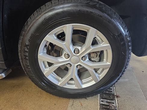Used 2023 Jeep Grand Cherokee Limited RWD image 28
