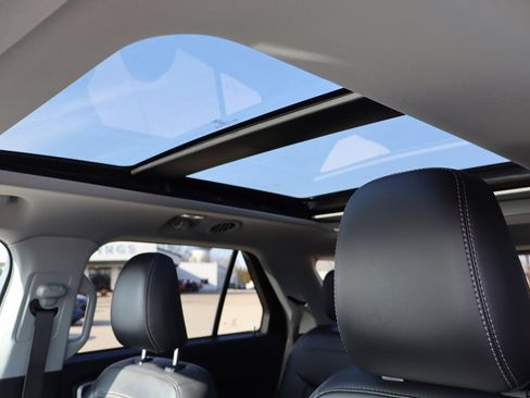 Used 2022 Ford Explorer XLT w/ Equipment Group 202A image 28