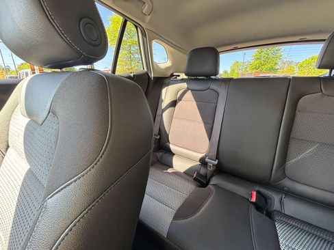 Used 2025 Chevrolet Trax LT w/ LT Convenience Package FWD image 40
