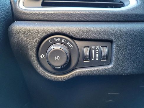 New 2025 Chrysler Pacifica Select image 9