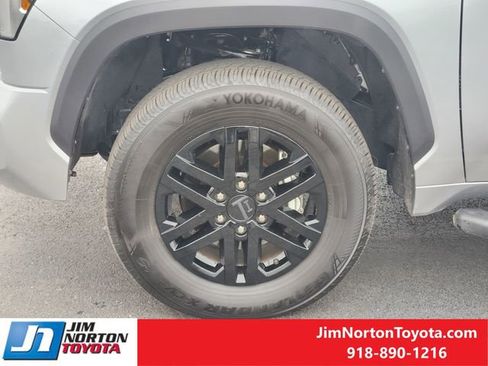 Used 2022 Toyota Tundra SR5 w/ SR5 Convenience Package AWD/4WD image 13