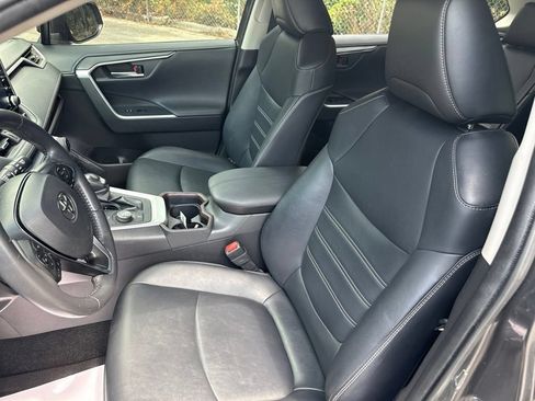 Used 2020 Toyota RAV4 Limited AWD/4WD image 10