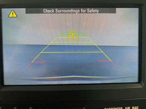 Used 2017 Chevrolet Traverse LT w/ Style and Technology Package image 10