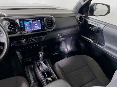 Used 2018 Toyota Tacoma TRD Off-Road image 21