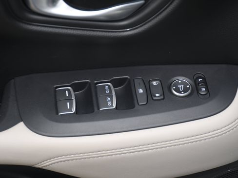 Used 2025 Honda HR-V EX-L image 11