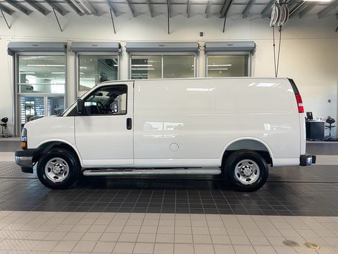 Used 2025 Chevrolet Express 2500 w/ Driver Convenience Package RWD image 4