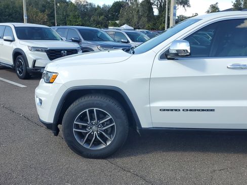 Used 2017 Jeep Grand Cherokee Limited image 12