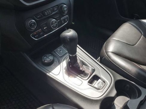 Used 2021 Jeep Cherokee Trailhawk AWD/4WD image 15