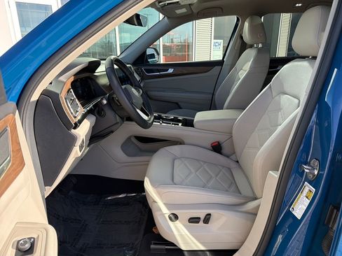 Certified 2025 Volkswagen Atlas SE image 11