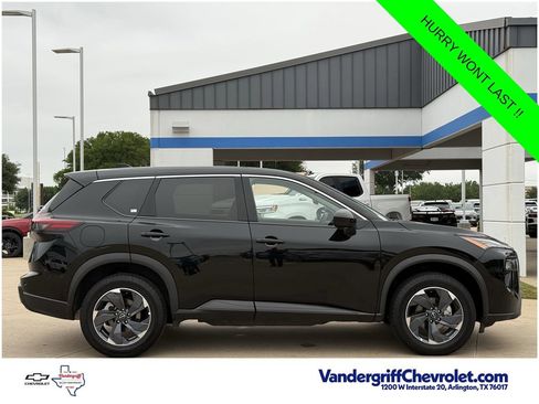 Used 2025 Nissan Rogue SV FWD image 3