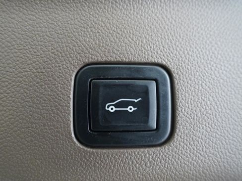Used 2021 GMC Yukon XL Denali w/ Denali Premium Package AWD/4WD image 38