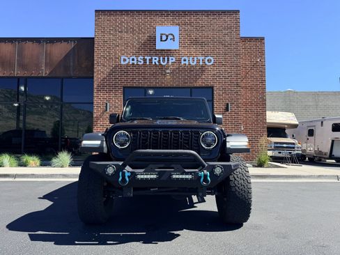 Used 2024 Jeep Wrangler Unlimited AWD/4WD image 2