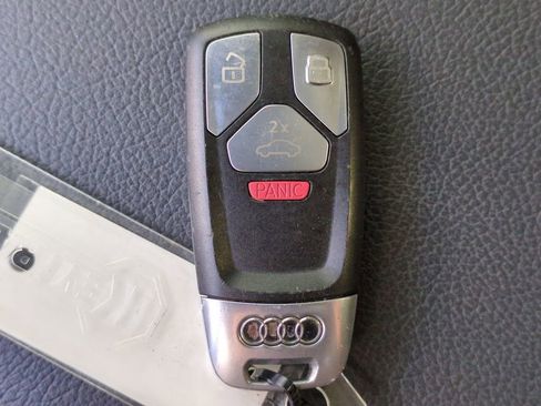 Used 2020 Audi Q5 2.0T Titanium Premium Plus w/ Premium Plus Package image 31