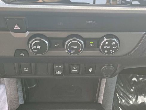 Used 2019 Toyota Tacoma TRD Sport image 30