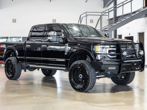Used 2022 Ford F250 Platinum w/ FX4 Off-Road Package AWD/4WD image 8