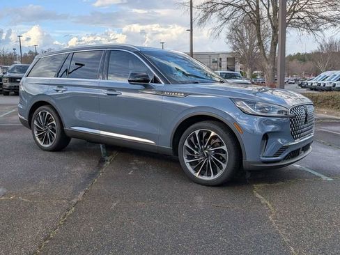 Used 2025 Lincoln Aviator Reserve w/ Illumination Package image 2