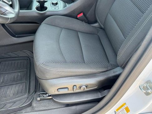 Used 2022 GMC Terrain SLE w/ Driver Convenience Package FWD image 23