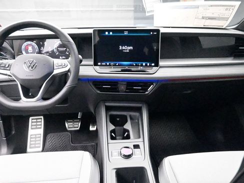 New 2026 Volkswagen Tiguan SE R-Line FWD image 9