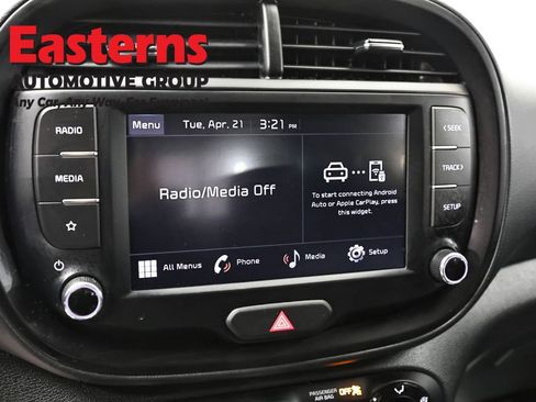 Used 2025 Kia Soul LX w/ LX Technology Package FWD image 19